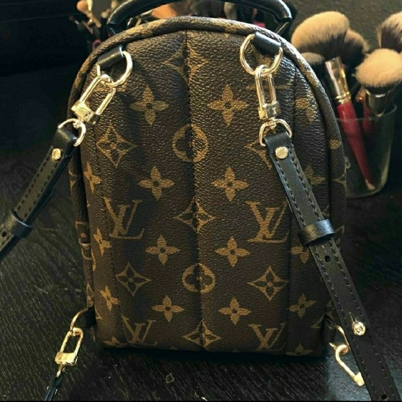 Meet your Posher, Debbie - Picture 3 of 7